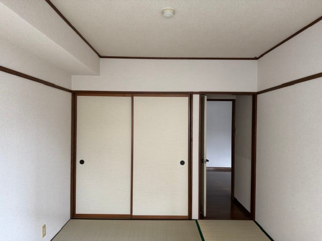 和室(収納・キッチン出入口