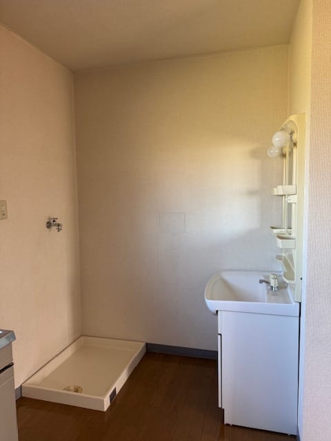 洗濯機置き場と洗面台