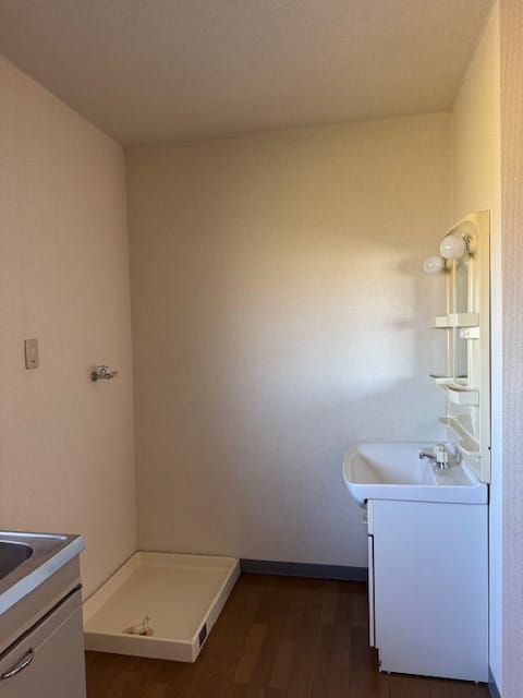 洗濯機置き場と洗面台