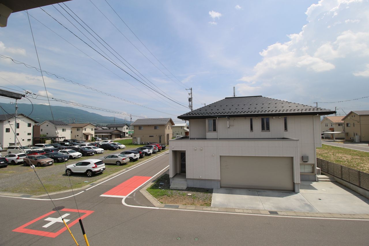 南東角地で陽当たり、眺望も良好です