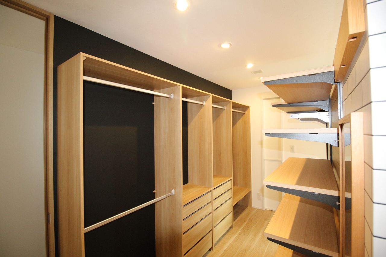 たっぷり収納できるウォークインクローゼット