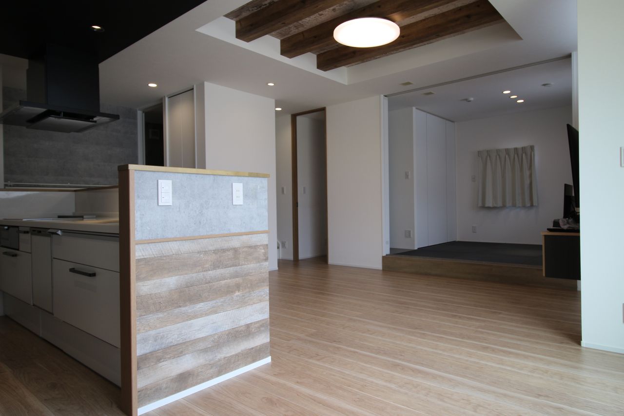 天井の梁が木質感を演出します