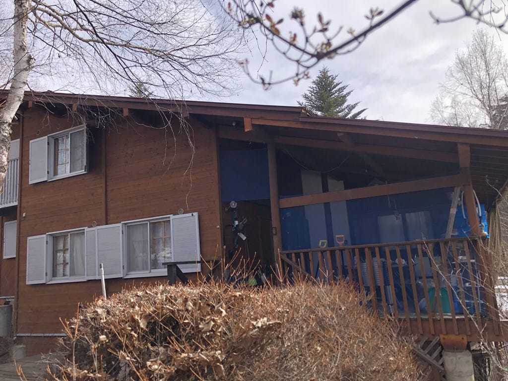 北側(アプローチ・玄関)