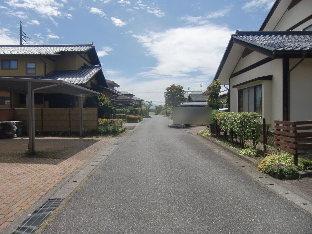 前面道路(北から)