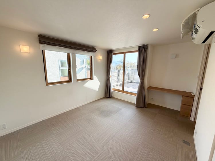 2F:洋室(約7.3帖)