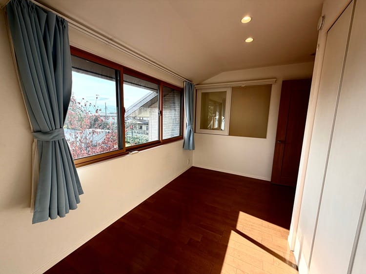 2F:洋室(約5.2帖)