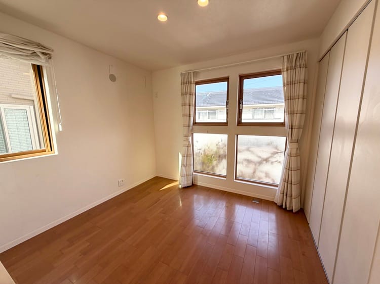 2F:洋室(約5.2帖)