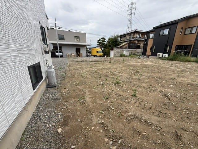 東側より