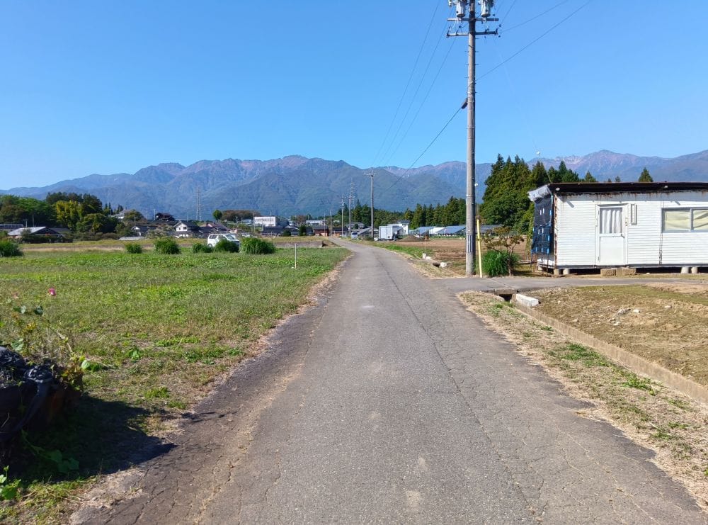 北側道路(西方向)