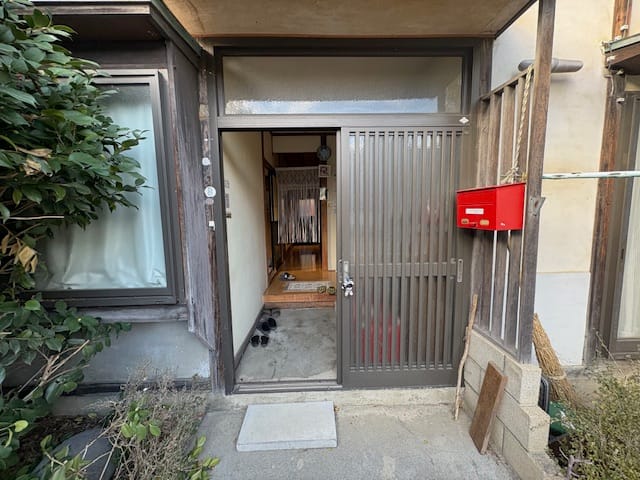 玄関 入口