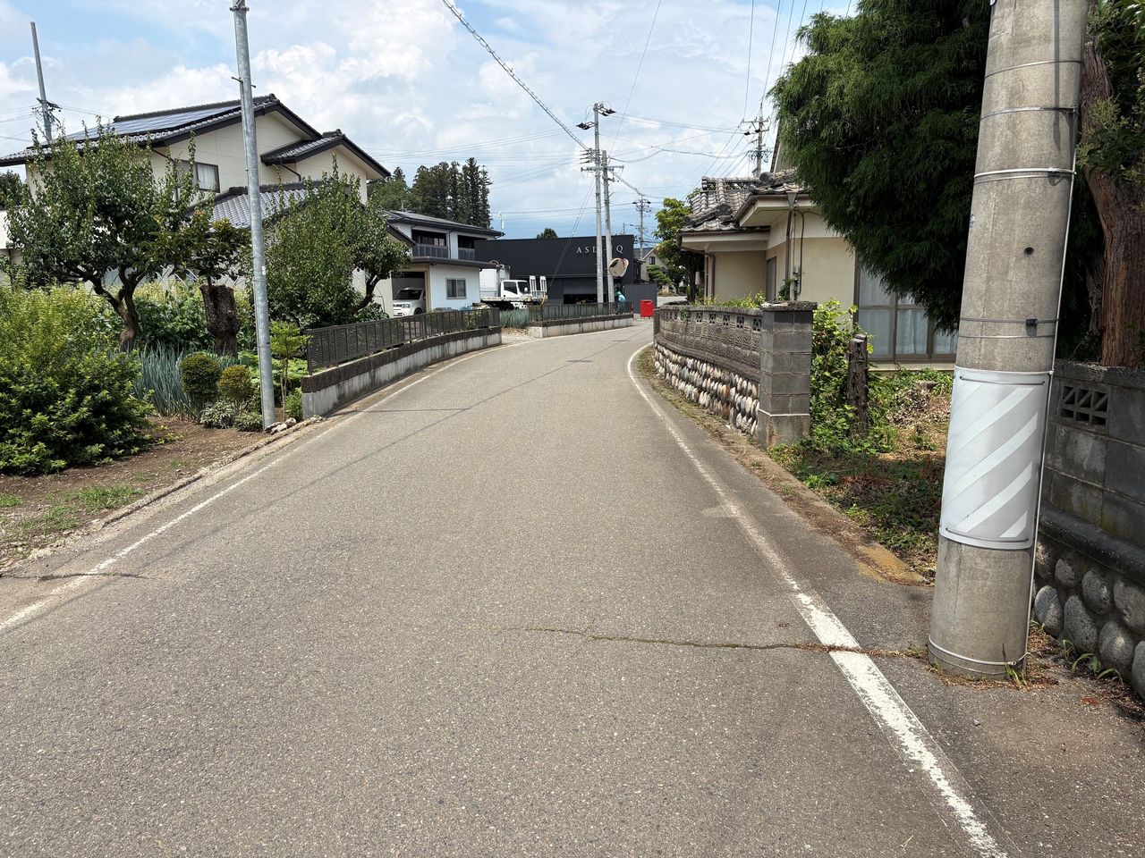 西側(前面道路)村道