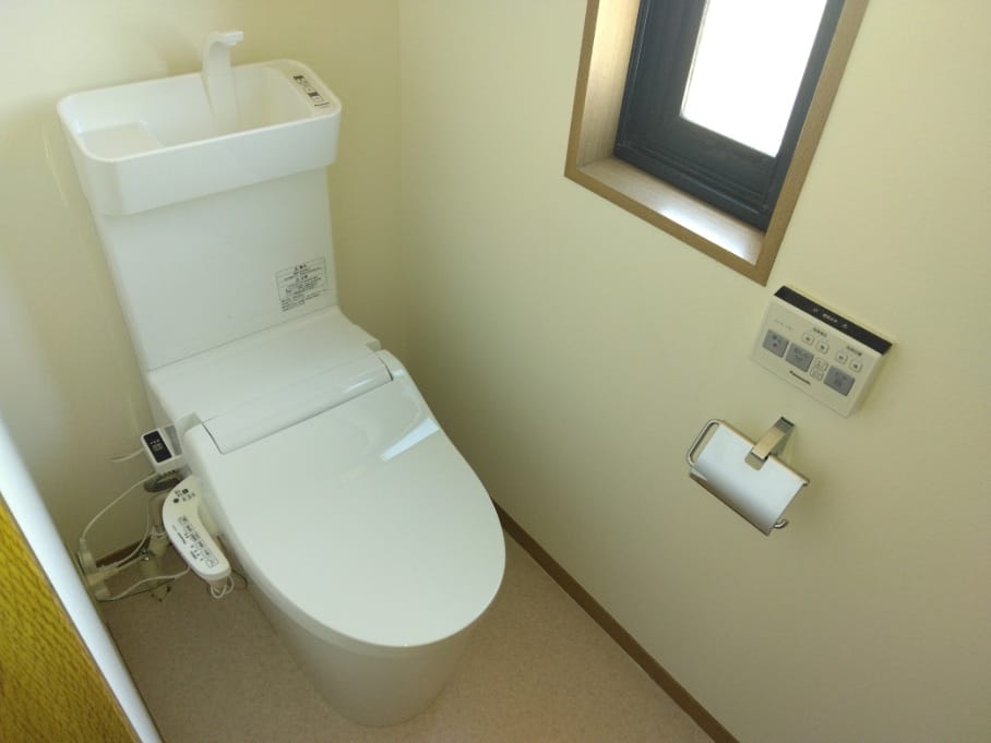 トイレ1階、新品