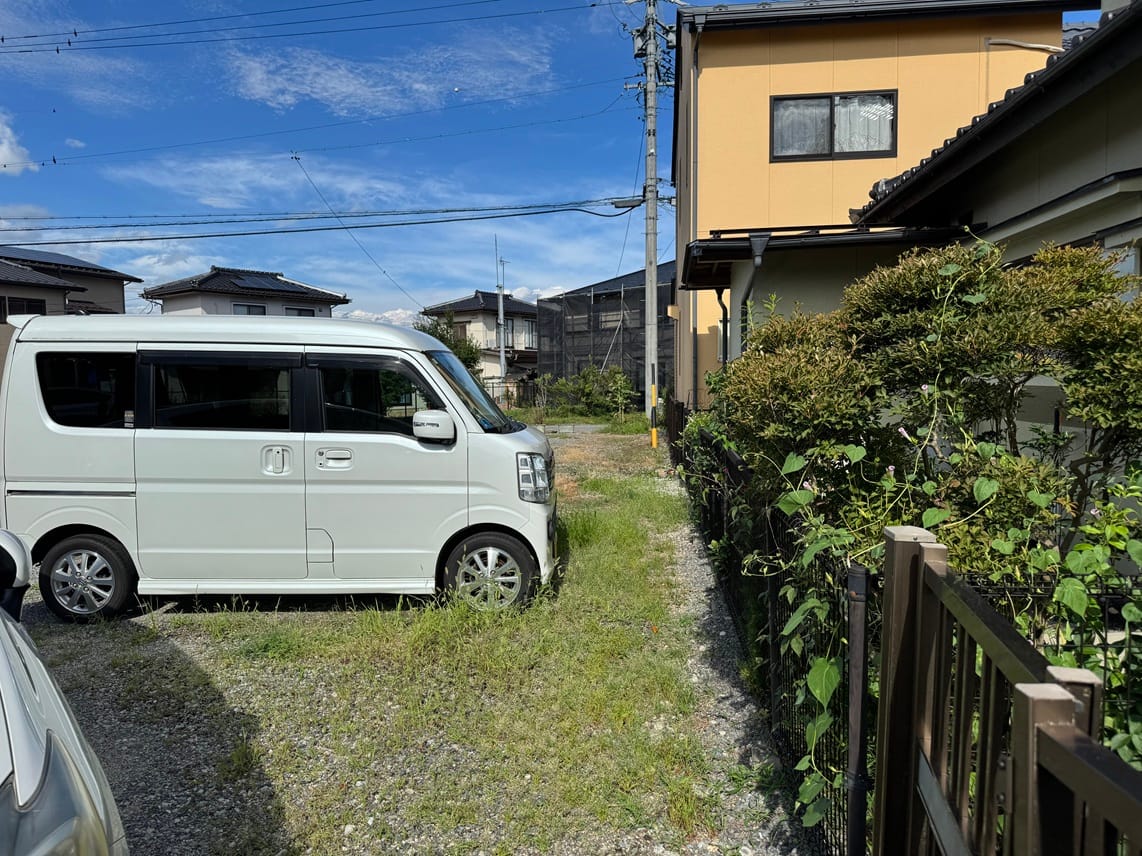 南側との境界(西側から撮影)