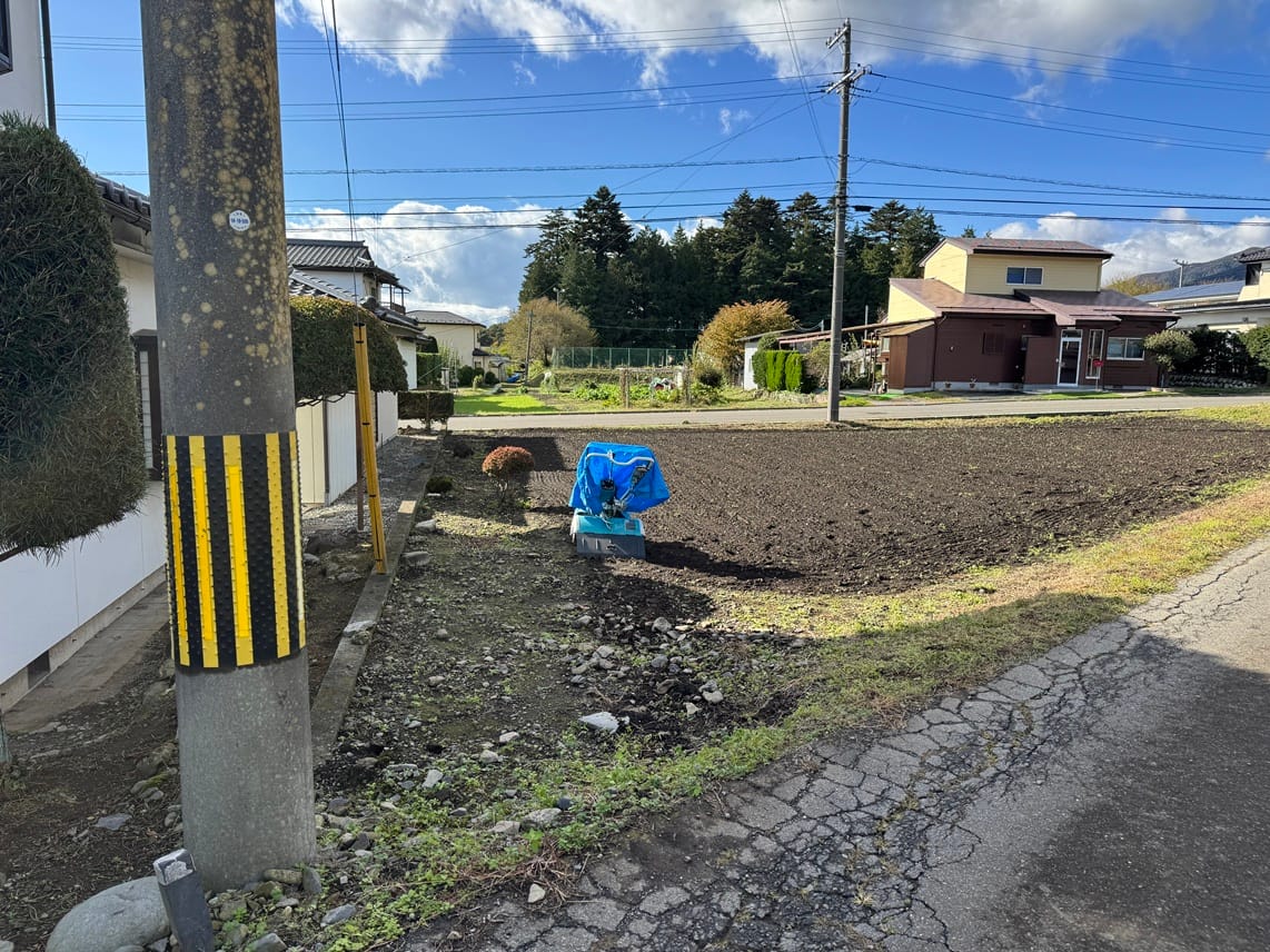 東側の隣接との境(北から南へ)