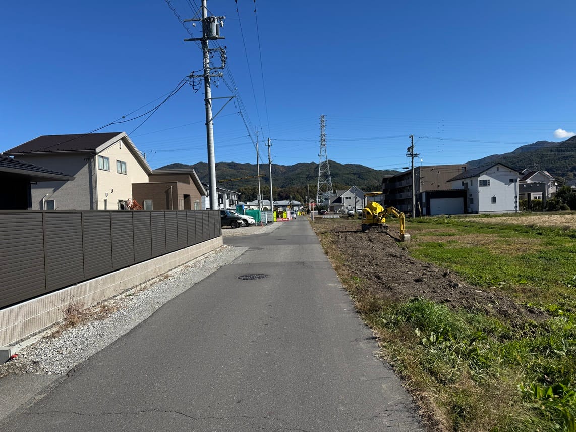 北西の箕輪町町道(西から東へ)