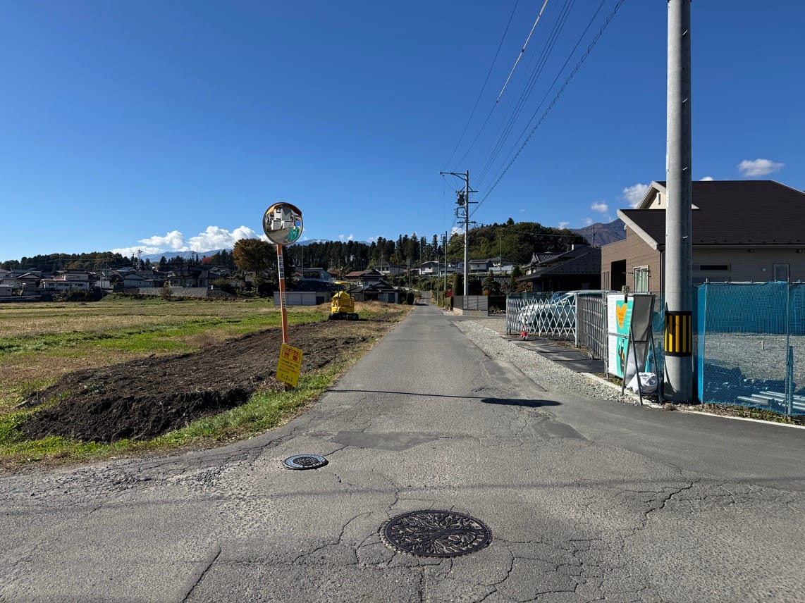 北西の箕輪町町道(東から西へ)
