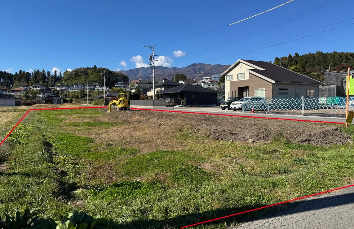 東南の角から北東に向かって撮影