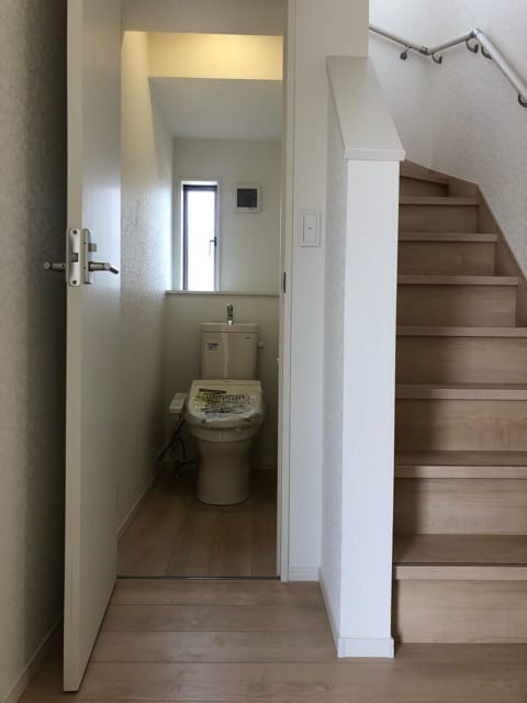 階段／１階トイレ