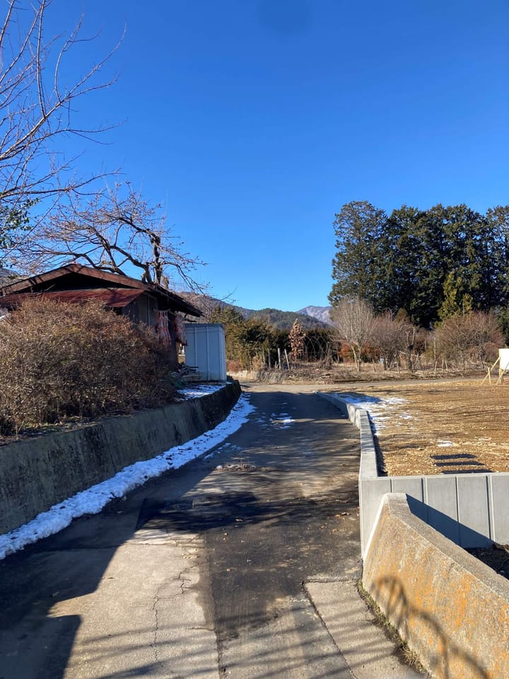 南側道路 西方向の様子