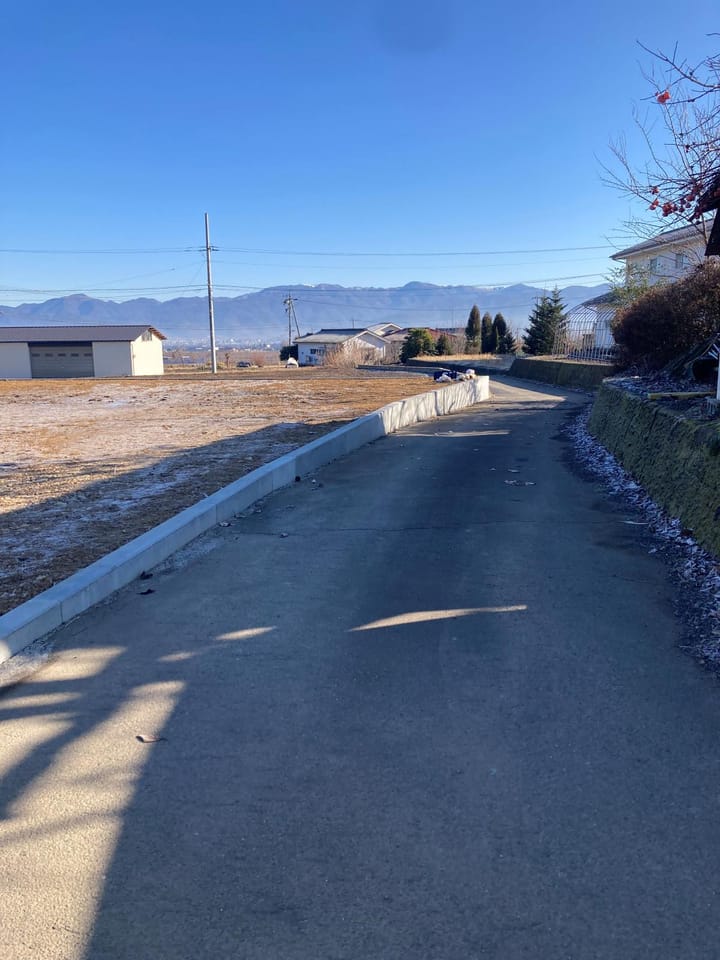 南側道路東方向の様子