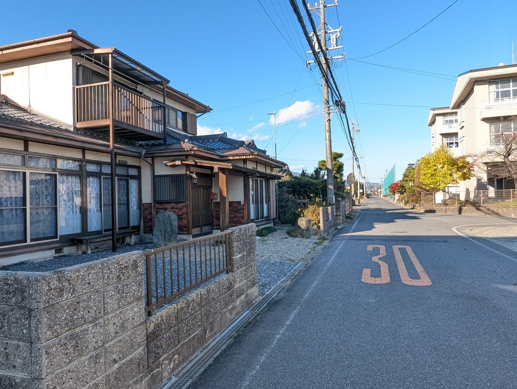 緑ヶ丘中学校の目の前、通学安心の好立地