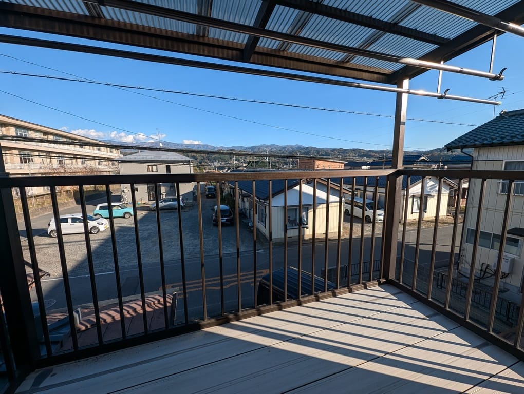 東向きの広いバルコニ