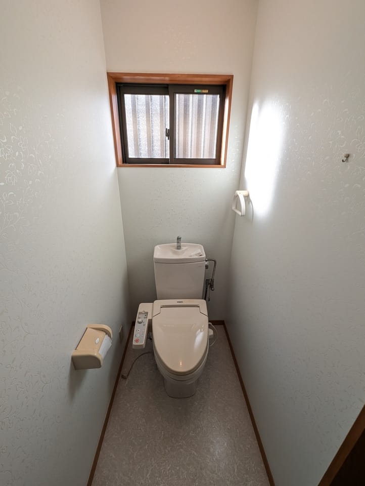 広々設計のゆとりあるトイレ