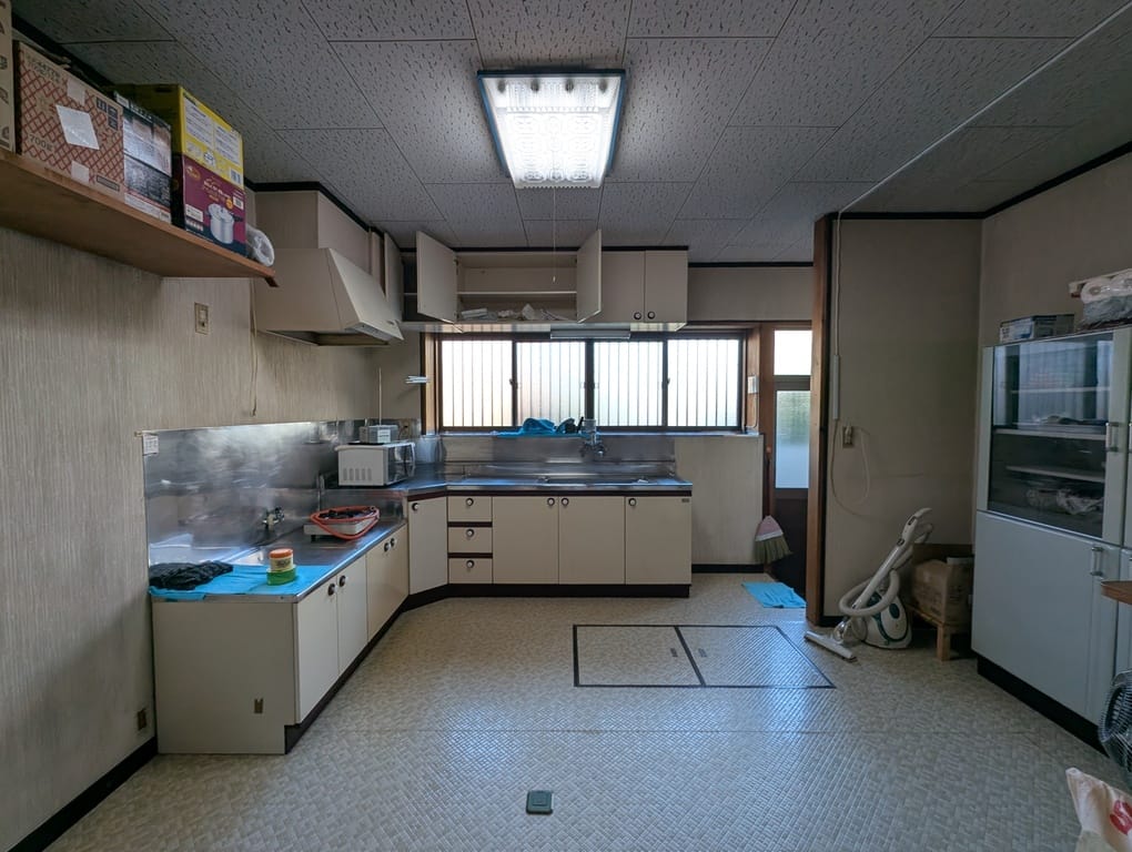 明るく開放的な約10帖のダイニング