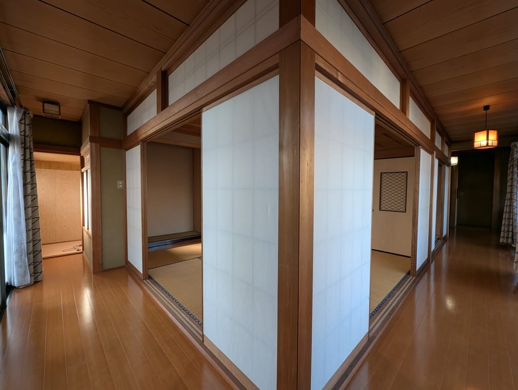 和室に隣接する日当たりの良い縁側