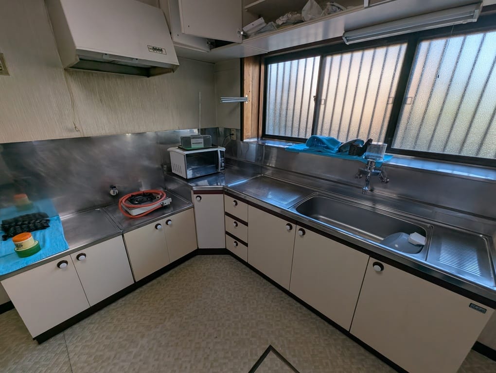 調理スペースゆったりのL字型キッチン