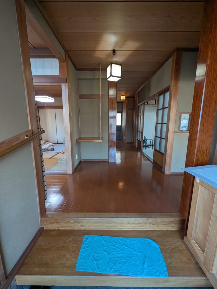 家族や来客を迎える広い玄関