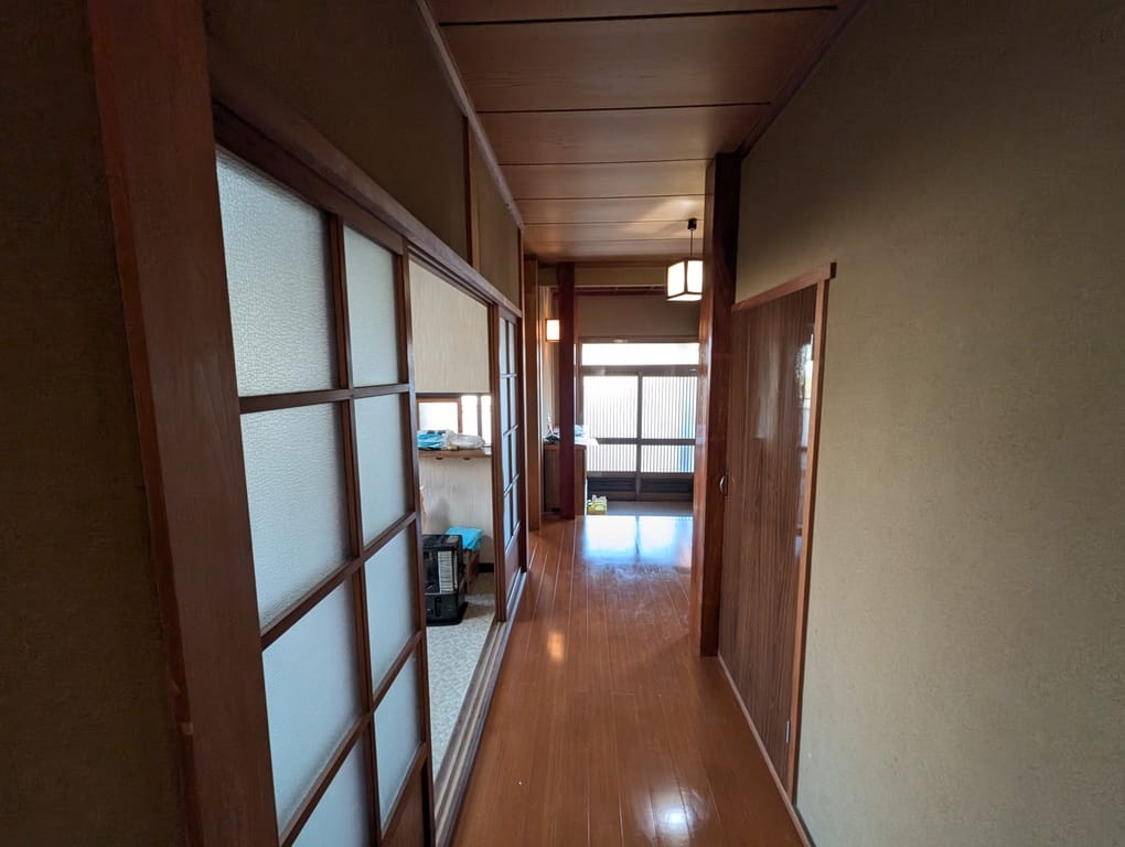 玄関から直接各部屋に行ける便利な動線