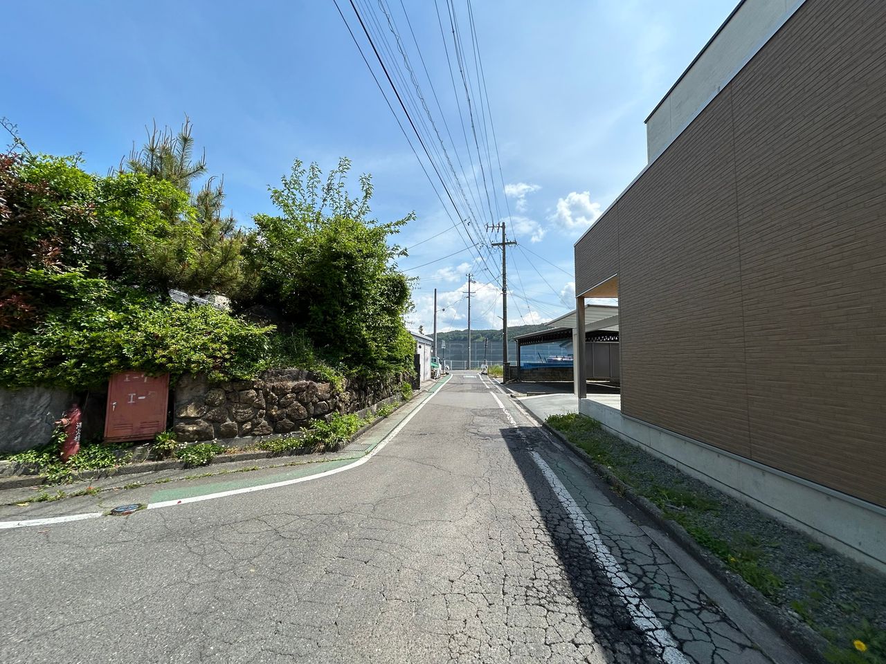 前面道路含む外観