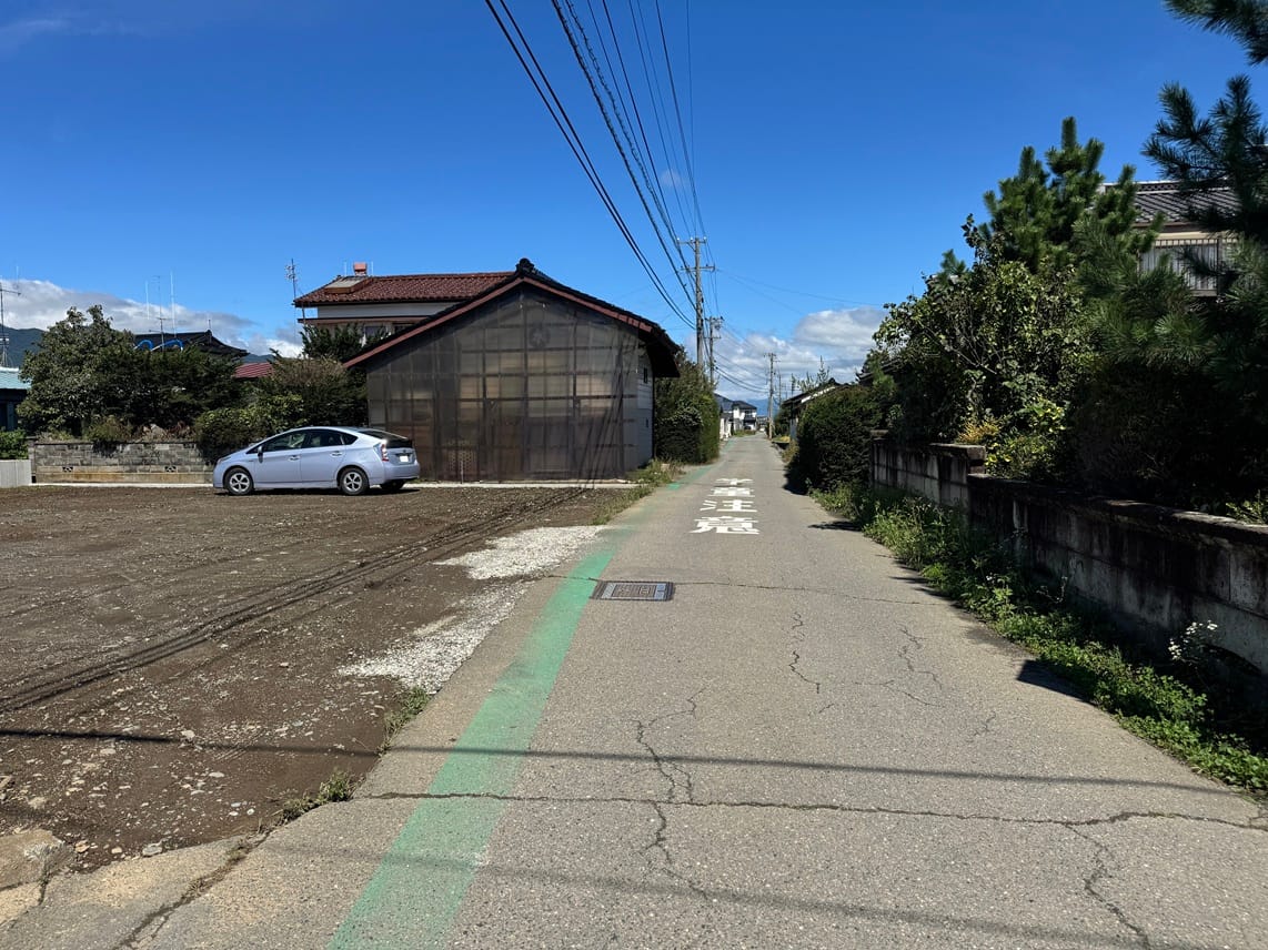村道305号線(東側公道)南から北へ
