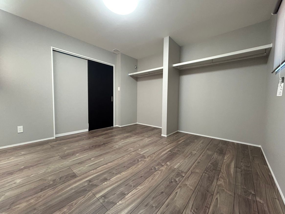 主寝室は落ち着いた空間に。