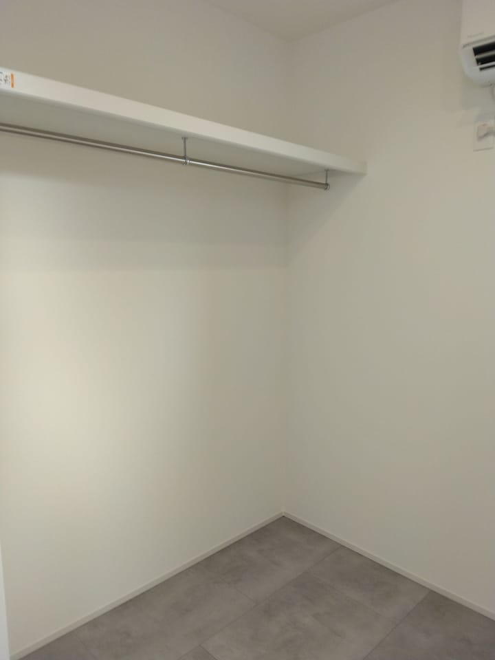 ランドリールーム 洗濯物を干すスペースも広めです