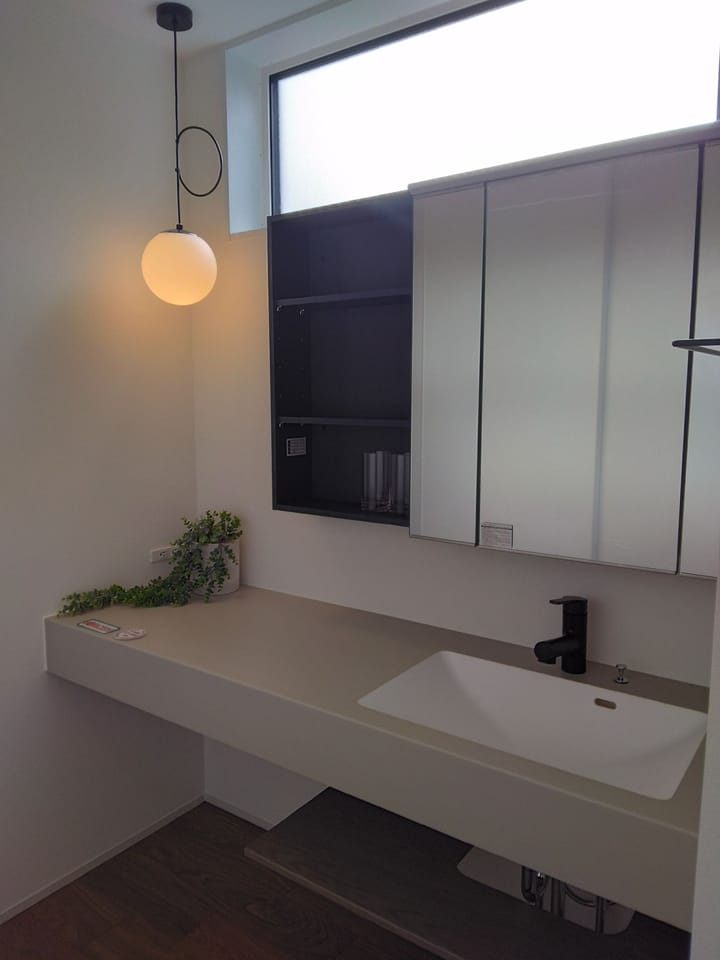 洗面化粧台 お二人並んでも十分なスペースの洗面台。