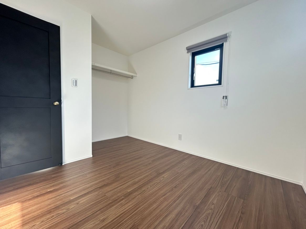 2階南側洋室 こちらにもオープンクローゼットがあります