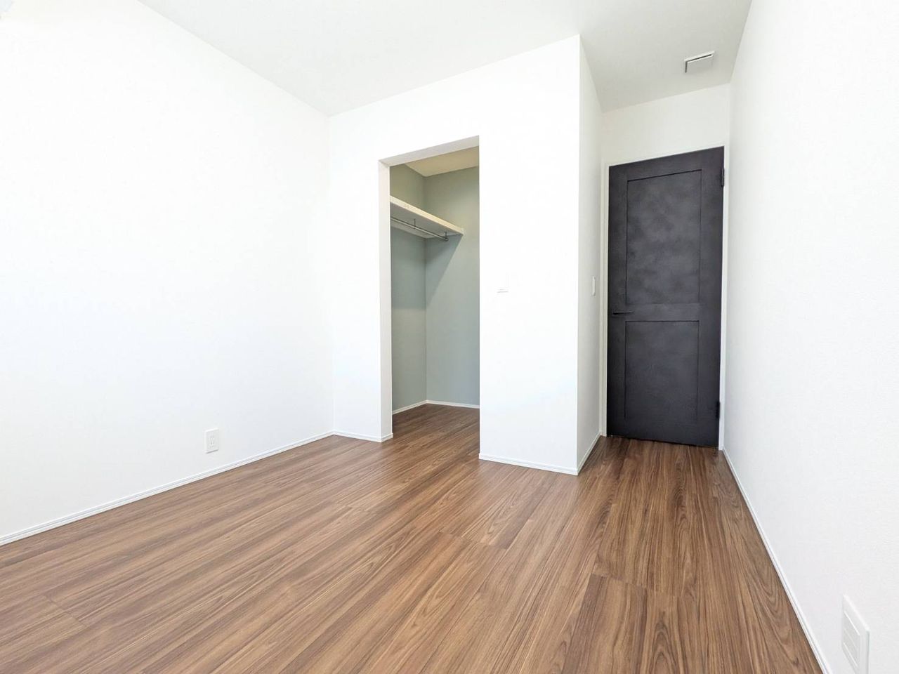 各洋室にも収納をしっかり完備。お部屋がすっきり片付きます。