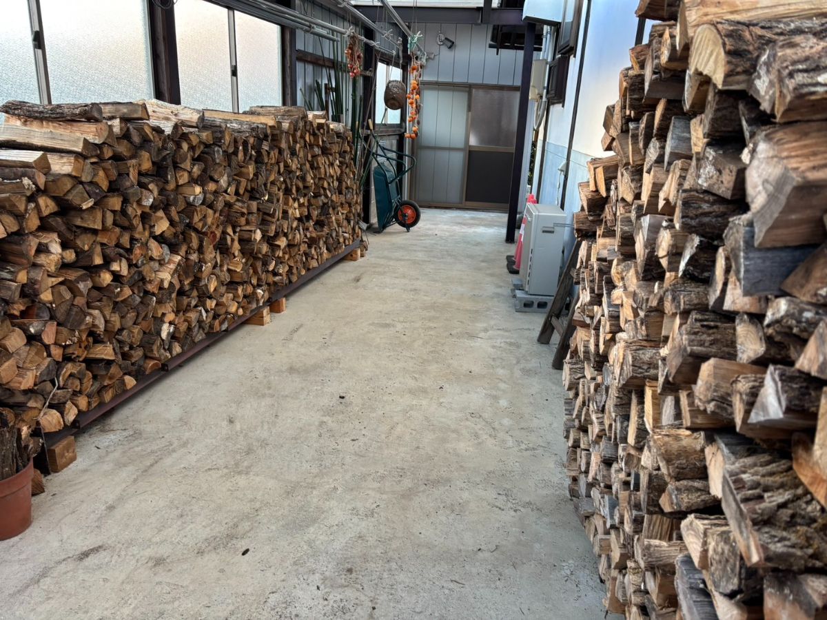 薪・作業スペース