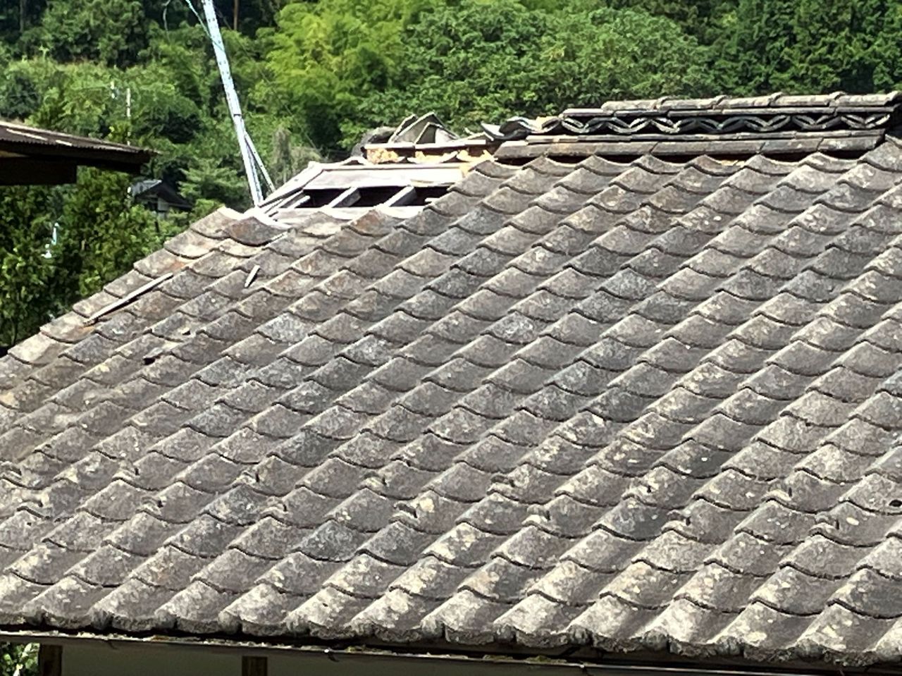 母屋屋根崩落