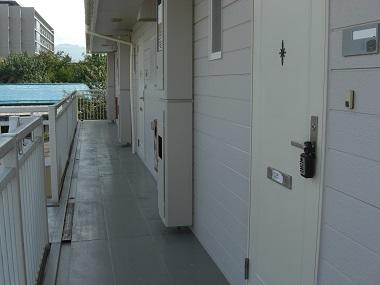 玄関前です。広い踊り場です。