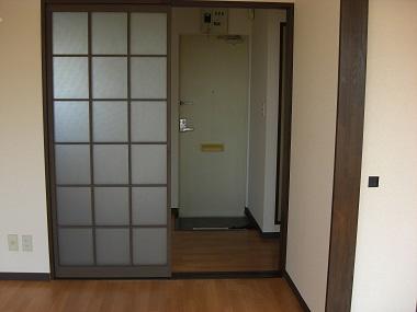 玄関に入ってキッチンです。