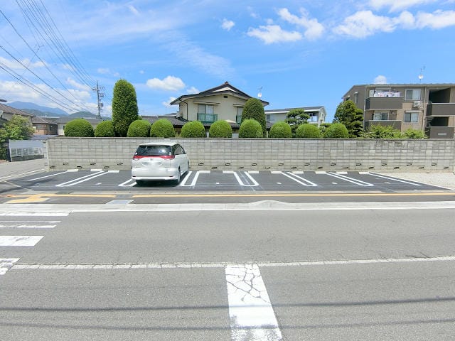 契約で来店された方が優先となります。予約取り置きは出来ません