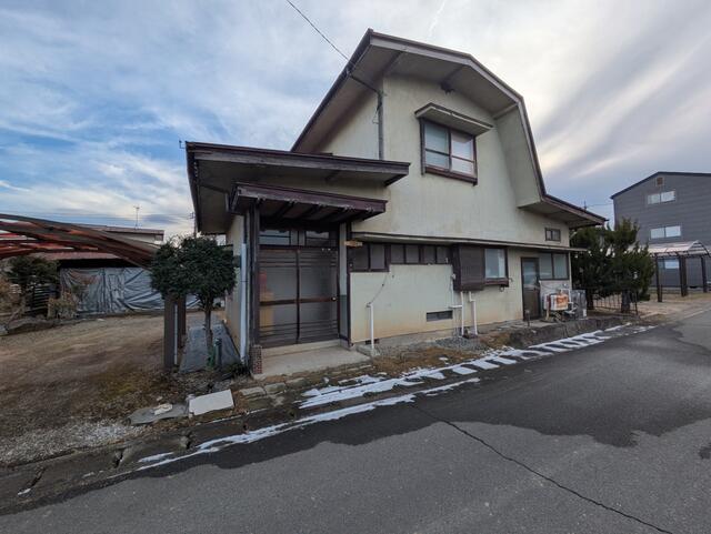 建物は売主負担にて解体後、更地渡しとなります。