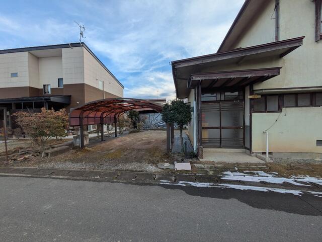 建物は売主負担にて解体後、更地渡しとなります。