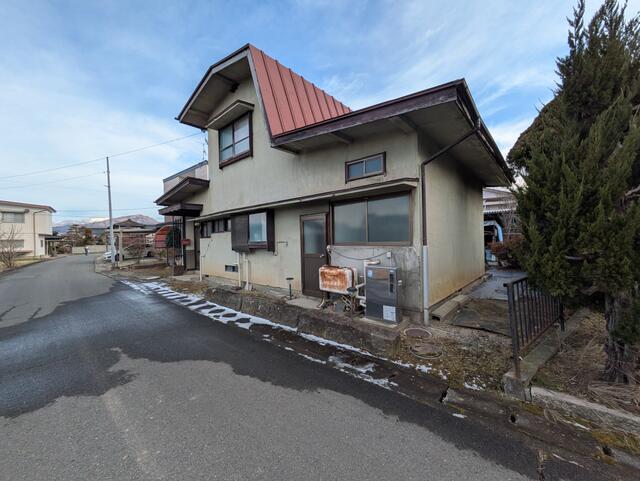 建物は売主負担にて解体後、更地渡しとなります。