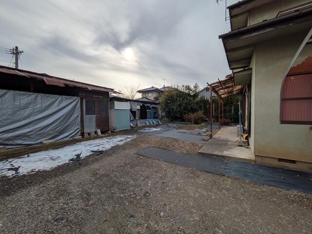 建物は売主負担にて解体後、更地渡しとなります。