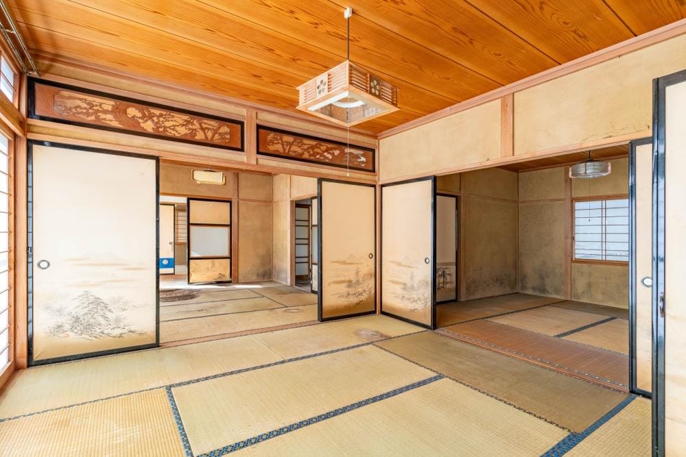 東南和室より全体を見る