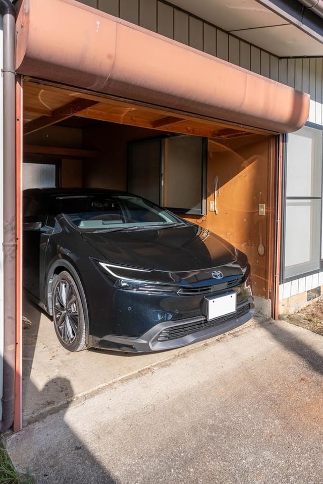 プリウス試し駐車(少しはみ出します)